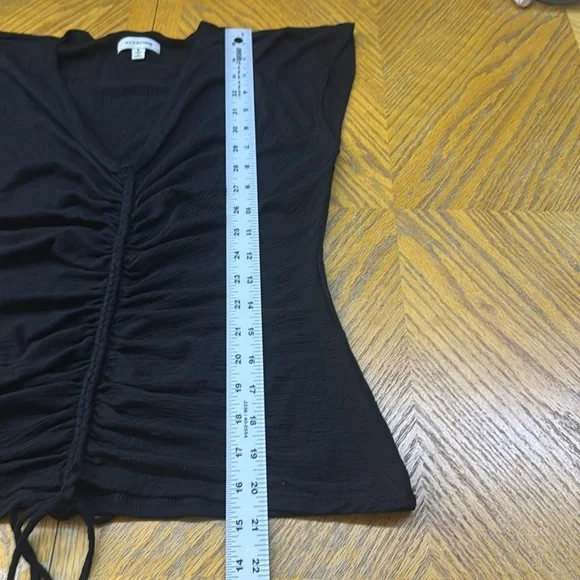 Max studuo V neck top - Picture 4 of 8